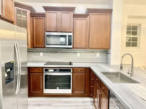 5740 S 21st Ter, Phoenix, AZ 85040 photo 9