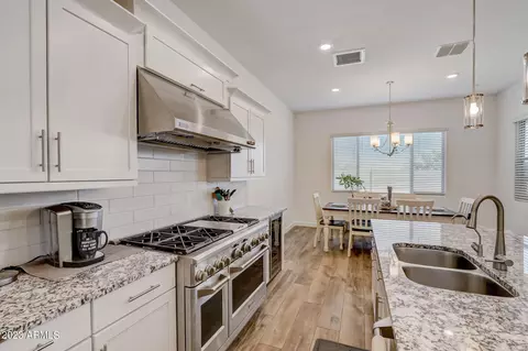 2526 E Pleasant Ln, Phoenix, AZ 85042 photo 9
