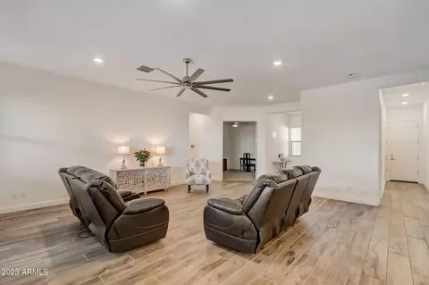 2526 E Pleasant Ln, Phoenix, AZ 85042 photo 5