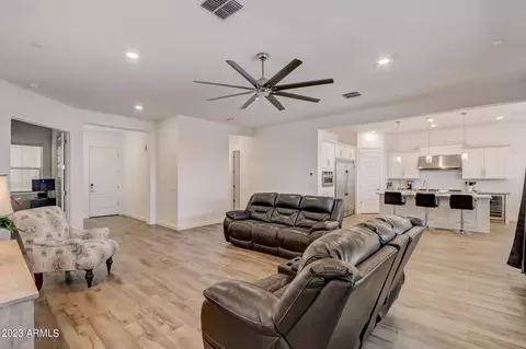 2526 E Pleasant Ln, Phoenix, AZ 85042 photo 6