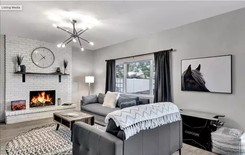 5101 E Winchcomb Dr, Scottsdale, AZ 85254