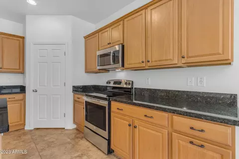 7014 S 19th Ln, Phoenix, AZ 85041 photo 9