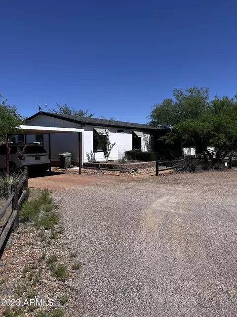 8207 E Dakota Rd, Hereford, AZ 85615
