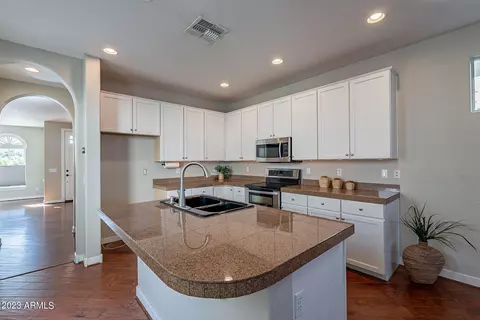 2947 N 48th Pl, Phoenix, AZ 85018 photo 13