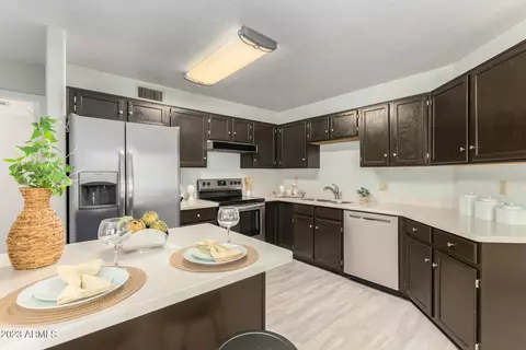 4332 E Siesta Ln, Phoenix, AZ 85050 photo 2
