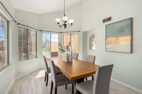 4332 E Siesta Ln, Phoenix, AZ 85050 photo 3