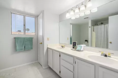 4332 E Siesta Ln, Phoenix, AZ 85050 photo 9