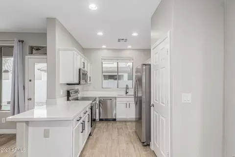 1049 E Julian Dr, Gilbert, AZ 85295 photo 5