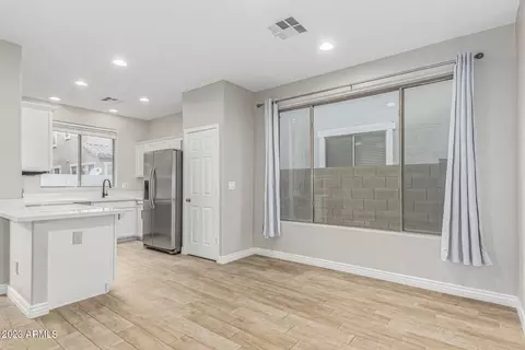 1049 E Julian Dr, Gilbert, AZ 85295 photo 4
