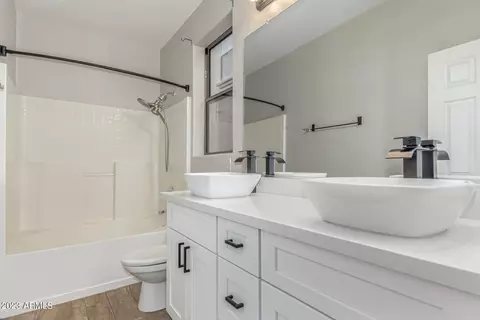 1049 E Julian Dr, Gilbert, AZ 85295 photo 3
