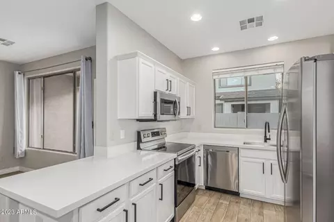 1049 E Julian Dr, Gilbert, AZ 85295