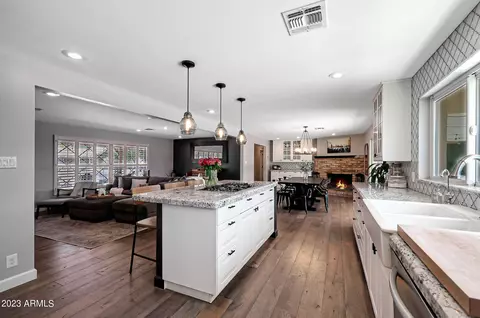 1017 W Glenn Dr, Phoenix, AZ 85021