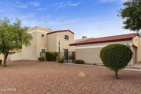 402 E Pecan Rd, Phoenix, AZ 85040 photo 2