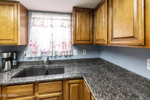 402 E Pecan Rd, Phoenix, AZ 85040 photo 10