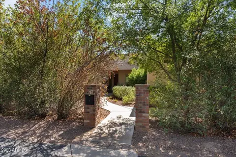 719 E Circle Rd, Phoenix, AZ 85020 photo 2