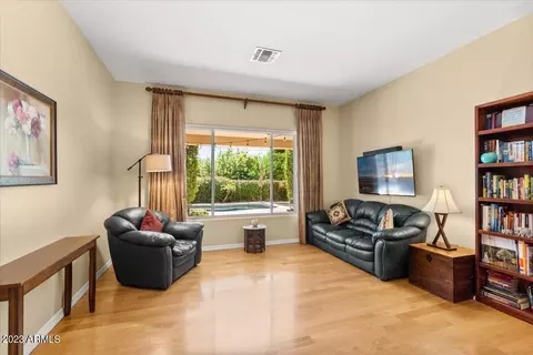 719 E Circle Rd, Phoenix, AZ 85020 photo 9