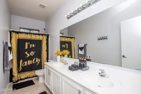 2755 E Schiliro Cir, Phoenix, AZ 85032 photo 8