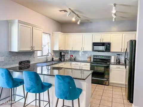 2755 E Schiliro Cir, Phoenix, AZ 85032 photo 2