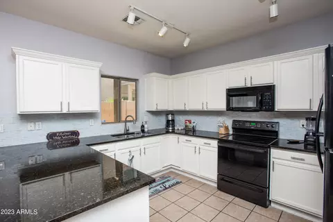 2755 E Schiliro Cir, Phoenix, AZ 85032 photo 21