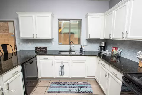 2755 E Schiliro Cir, Phoenix, AZ 85032 photo 10