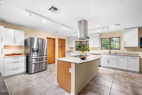 810 E Friess Dr, Phoenix, AZ 85022