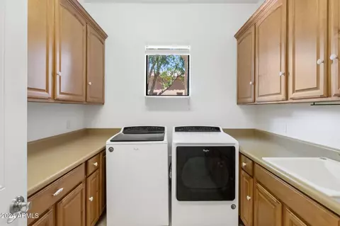 Kitchen - 7814 N 16th Dr, Phoenix, AZ 85021 photo 2 of 4