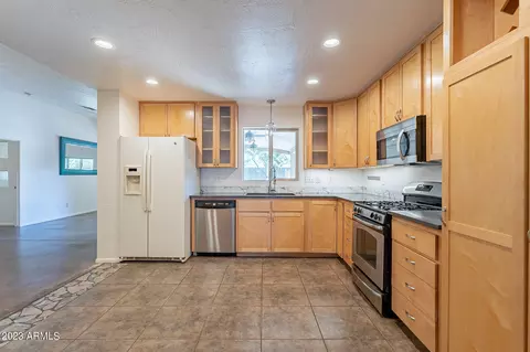 860 E Desert Ave, Apache Junction, AZ 85119 photo 9