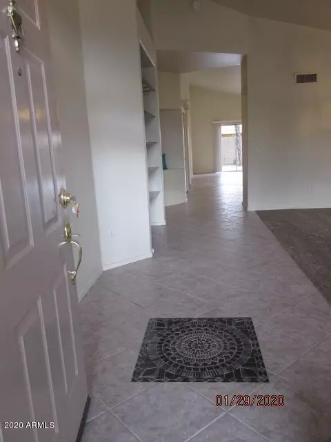 688 E Windsor Dr, Gilbert, AZ 85296 photo 2