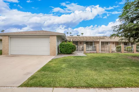 10204 W Kingswood Cir, Sun City, AZ 85351