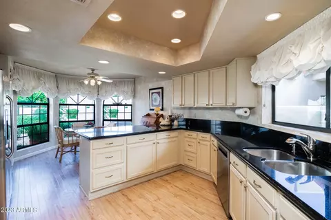 4071 E Round Hill Dr E, Phoenix, AZ 85028 photo 3