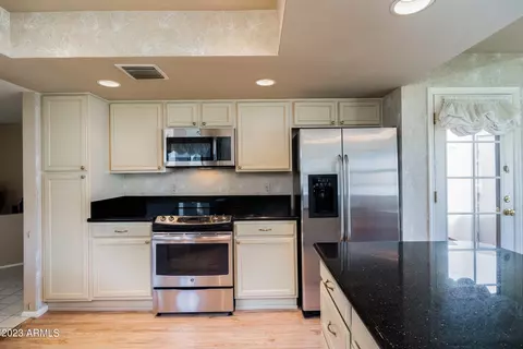 4071 E Round Hill Dr E, Phoenix, AZ 85028 photo 14