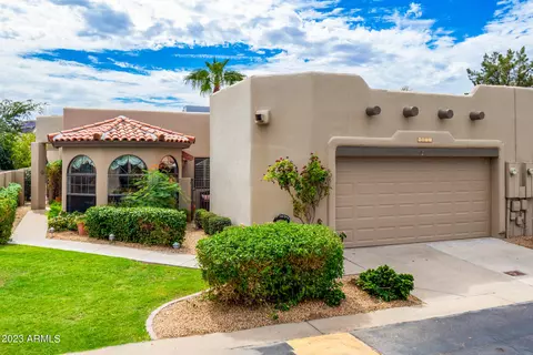 4071 E Round Hill Dr E, Phoenix, AZ 85028