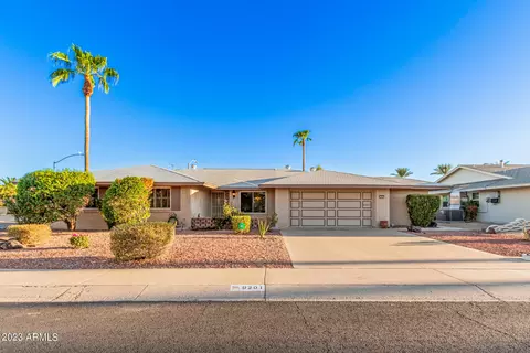 9201 W Arrowhead Dr, Sun City, AZ 85351