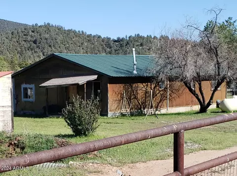 179 E Naegelin Xing, Young, AZ 85554