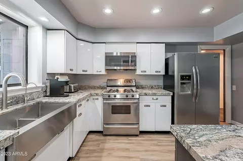 Kitchen - 726 E Ocotillo Rd, Phoenix, AZ 85014 photo 1 of 3
