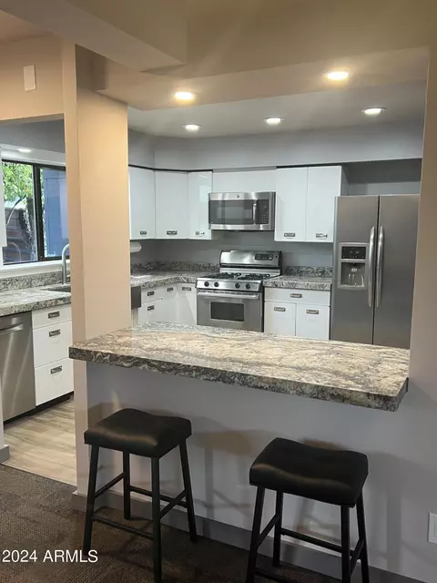 Kitchen - 726 E Ocotillo Rd, Phoenix, AZ 85014 photo 3 of 3