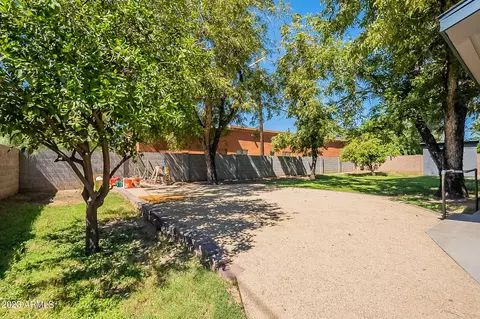 Exterior - 726 E Ocotillo Rd, Phoenix, AZ 85014 photo 19 of 26