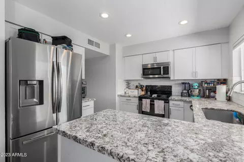 945 W La Jolla Dr, Tempe, AZ 85282 photo 8
