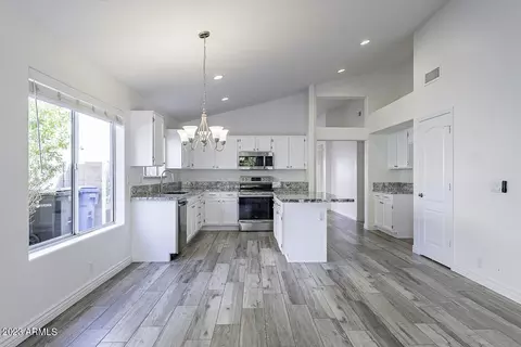 4252 E Raven Rd, Phoenix, AZ 85044 photo 4