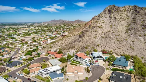 2440 E Lincoln Cir, Phoenix, AZ 85016