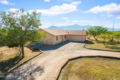 8548 S Coyote Song Ln, Hereford, AZ 85615