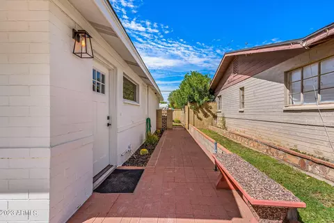 2240 E Montecito Ave, Phoenix, AZ 85016 photo 4