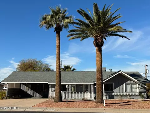 10142 W Desert Hills Dr, Sun City, AZ 85351