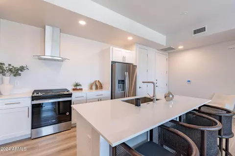 Kitchen - 3131 N Central Ave #5013, Phoenix, AZ 85012 photo 4 of 7
