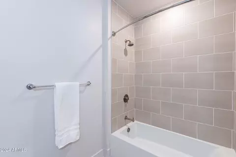 Bath - 3131 N Central Ave #5013, Phoenix, AZ 85012 photo 6 of 7