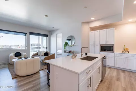 Kitchen - 3131 N Central Ave #5013, Phoenix, AZ 85012 photo 2 of 7