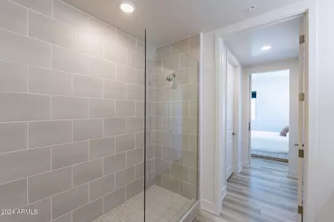 Bath - 3131 N Central Ave #5013, Phoenix, AZ 85012 photo 2 of 7