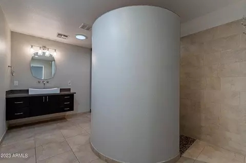 Bath - 1801 E Rose Ln, Phoenix, AZ 85016 photo 2 of 6