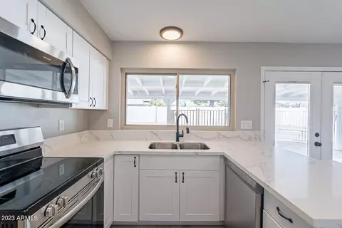 2550 E Villa Rita Dr, Phoenix, AZ 85032 photo 3