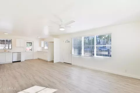 2830 E Pinchot Ave, Phoenix, AZ 85016 photo 5